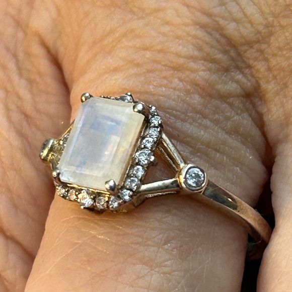 Antique Silver Moonstone Ring - Picture 2 of 4